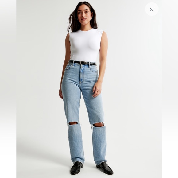 Abercrombie Curve Love 90s Ultra High Rise Straight Jeans - Picture 8 of 16
